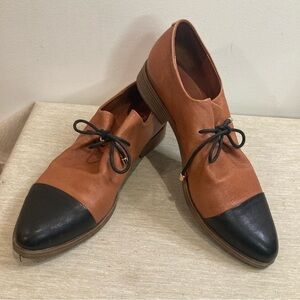 DJANGO & JULIETTE Sz 39 Kotty Leather Two Toned Colour Block Laces Pointy Flats